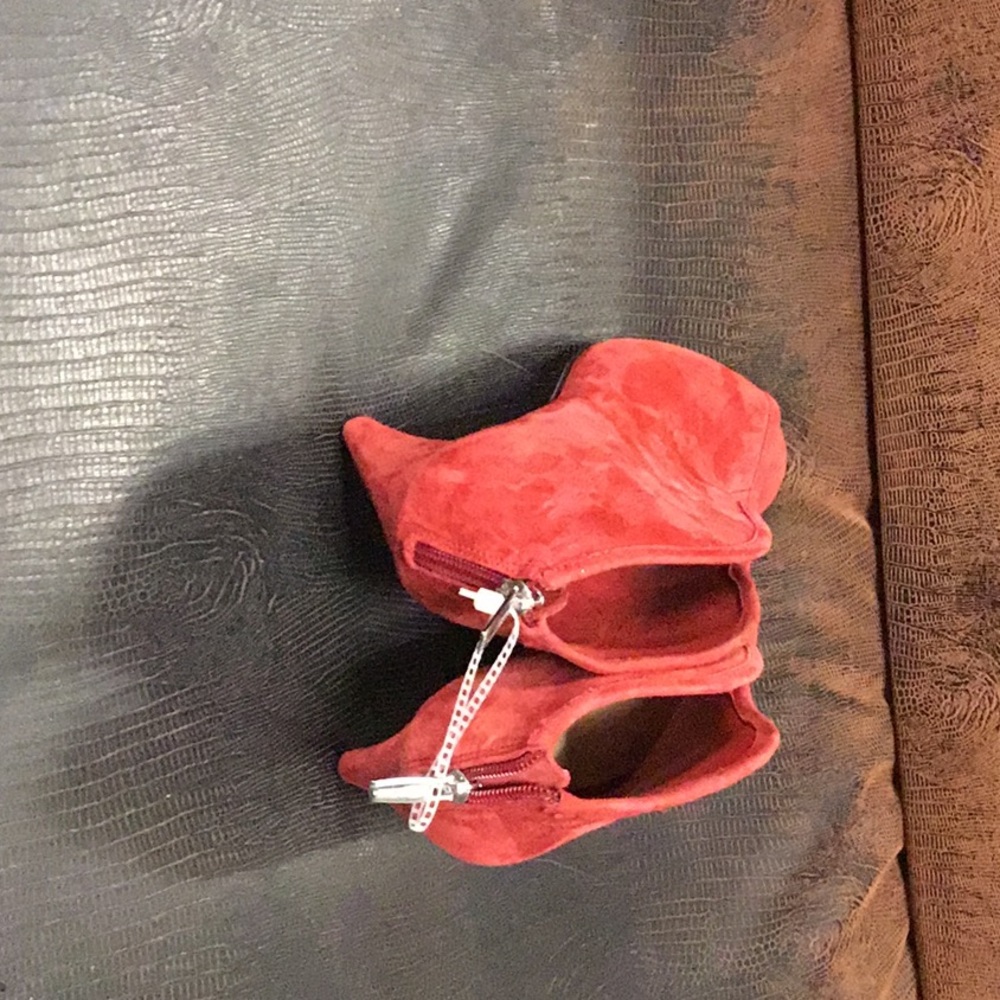 Shoes - Picture 3 of 4